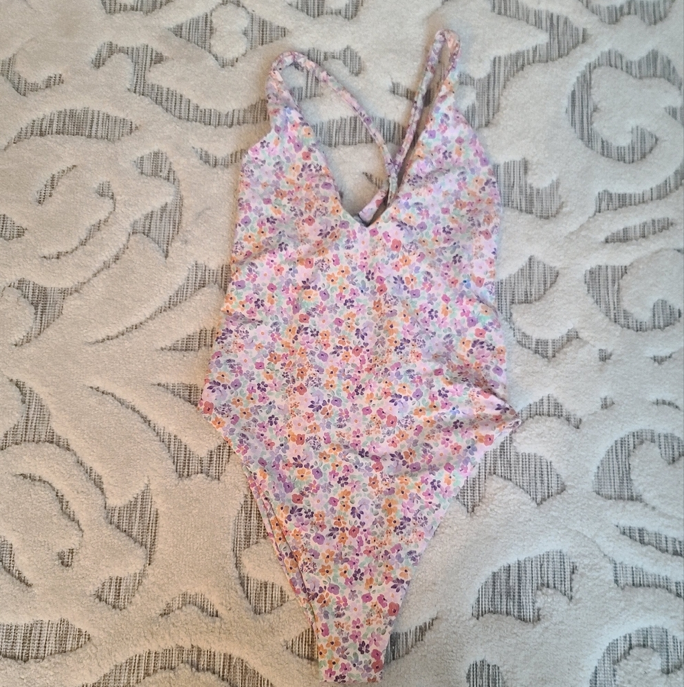 Skatie Zoey One Piece NWOT